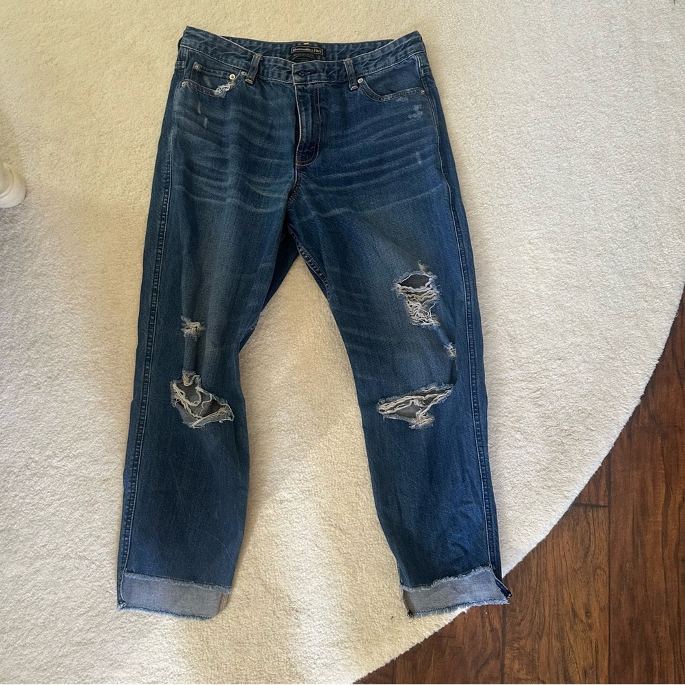 Abercrombie & Fitch women’s Relaxed Distressed Denim jeans size 31 vintage